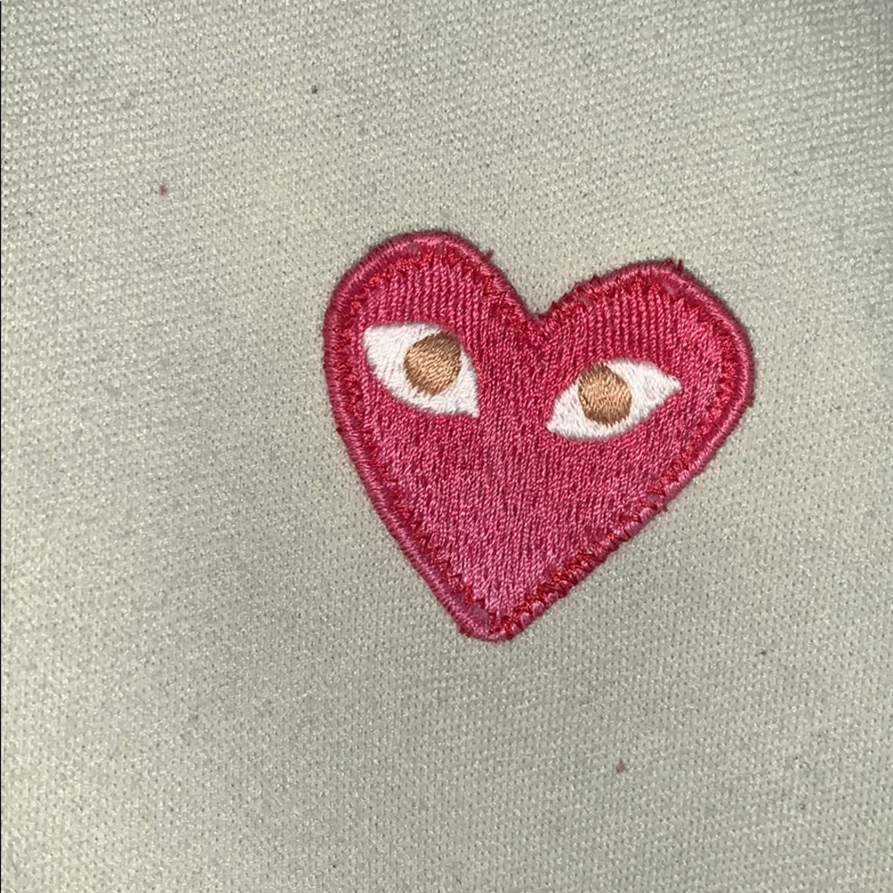 I’m selling a very comfortable fitted sweater